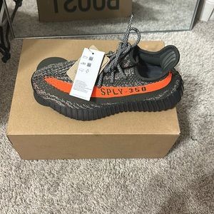 Adidas Yeezy boost 350 v2 NEW IN BOX